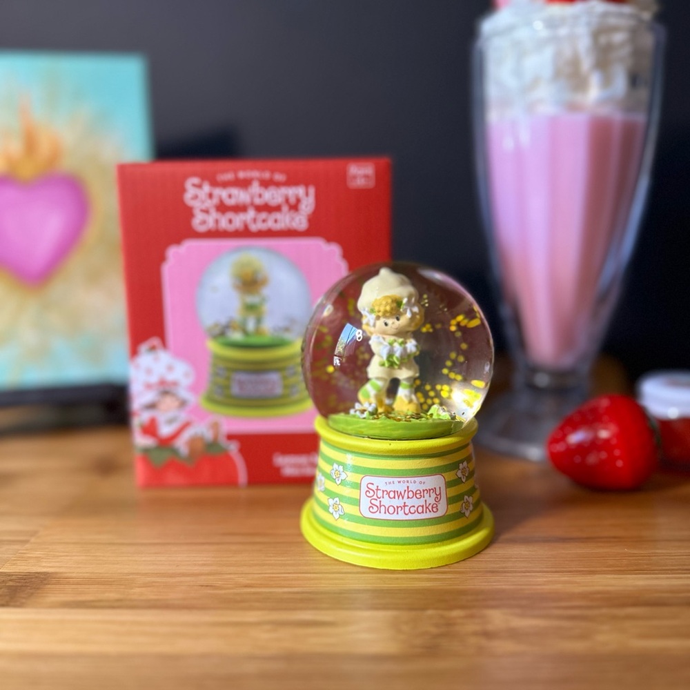 Strawberry Shortcake snow globe set of four 🍓 - Picture 4 of 8